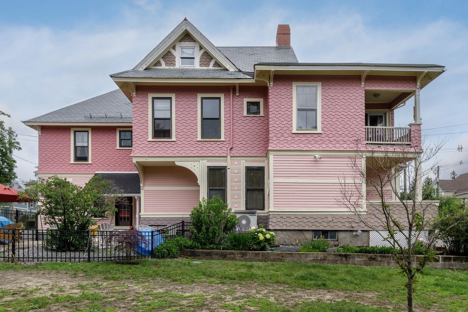 Manchester, New Hampshire 03104, United States, 6 Bedrooms Bedrooms, ,6 BathroomsBathrooms,Residential,Active,149570