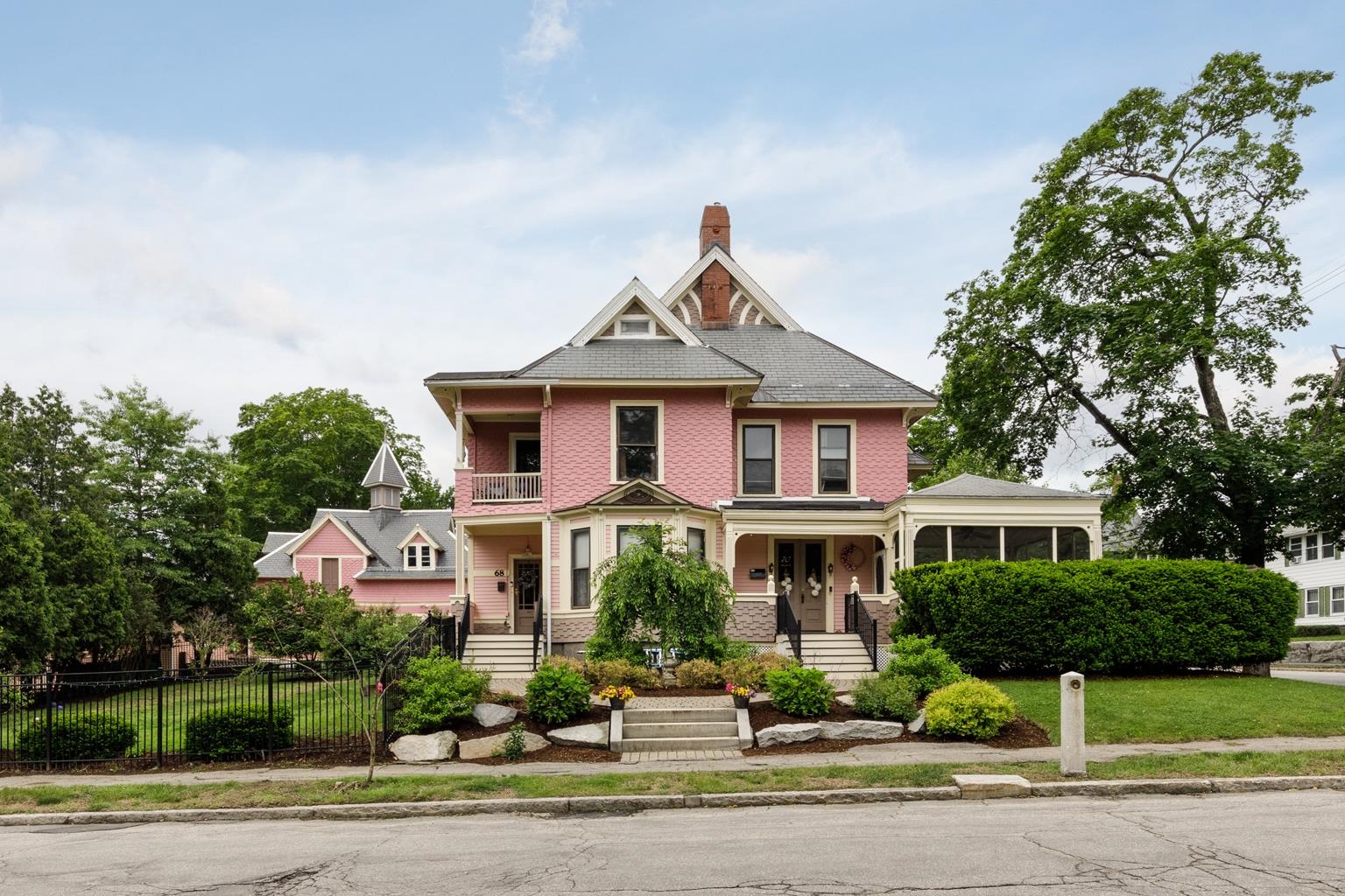 Manchester, New Hampshire 03104, United States, 6 Bedrooms Bedrooms, ,6 BathroomsBathrooms,Residential,Active,149570