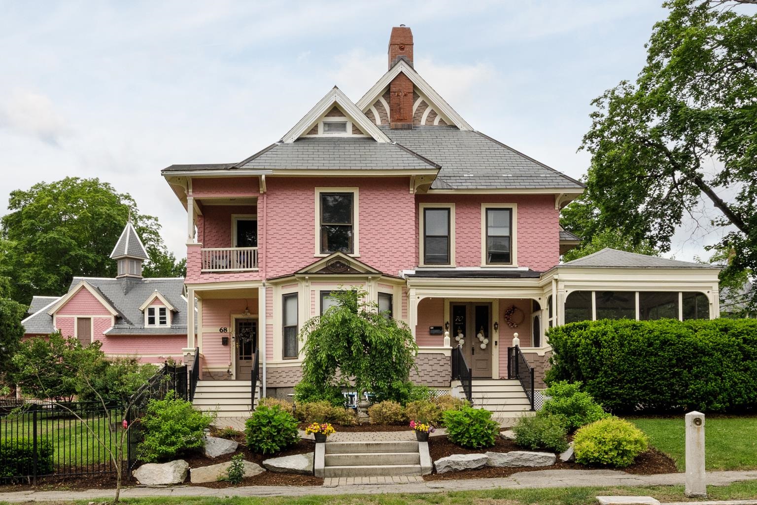 Manchester, New Hampshire 03104, United States, 6 Bedrooms Bedrooms, ,6 BathroomsBathrooms,Residential,Active,149570