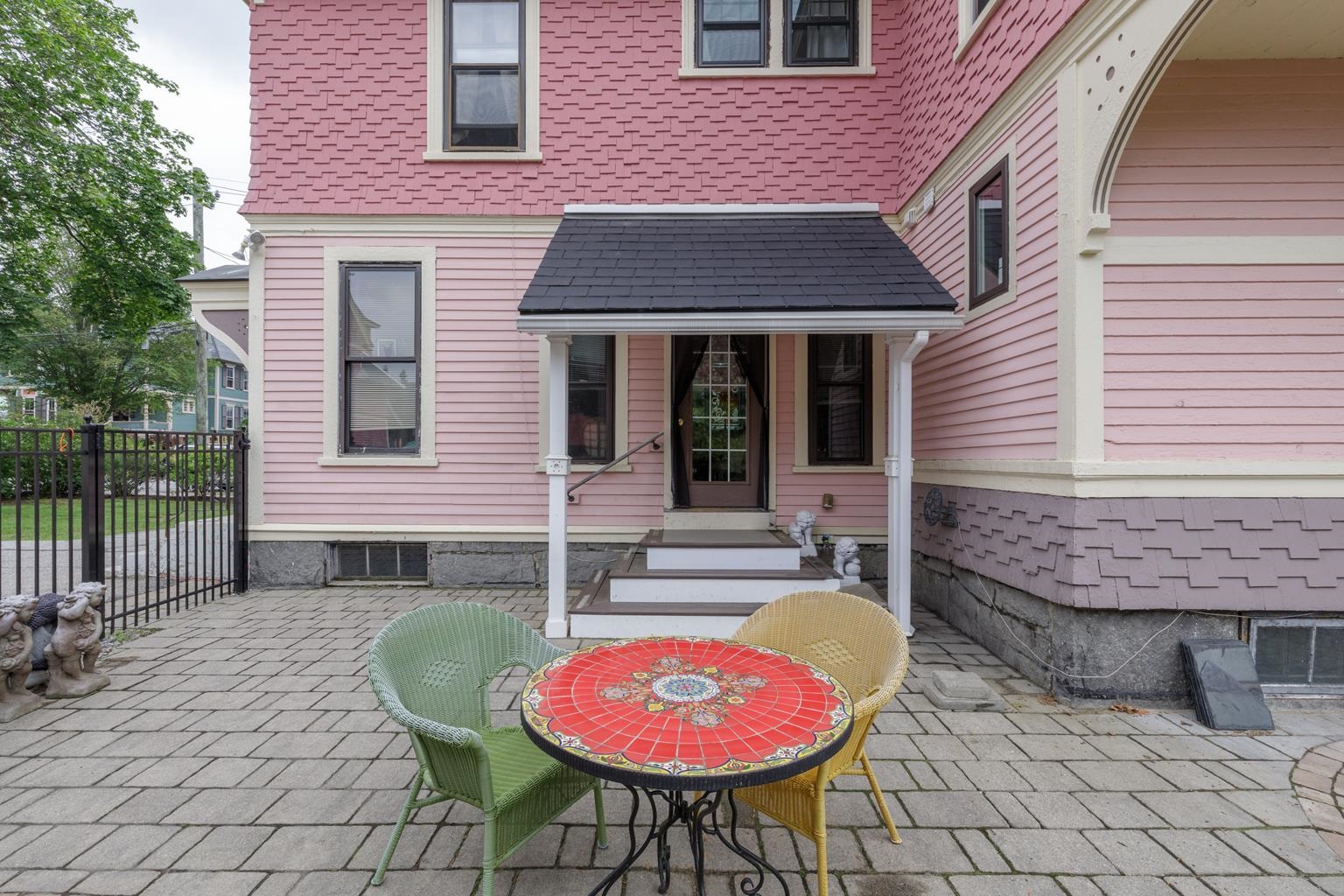 Manchester, New Hampshire 03104, United States, 6 Bedrooms Bedrooms, ,6 BathroomsBathrooms,Residential,Active,149570