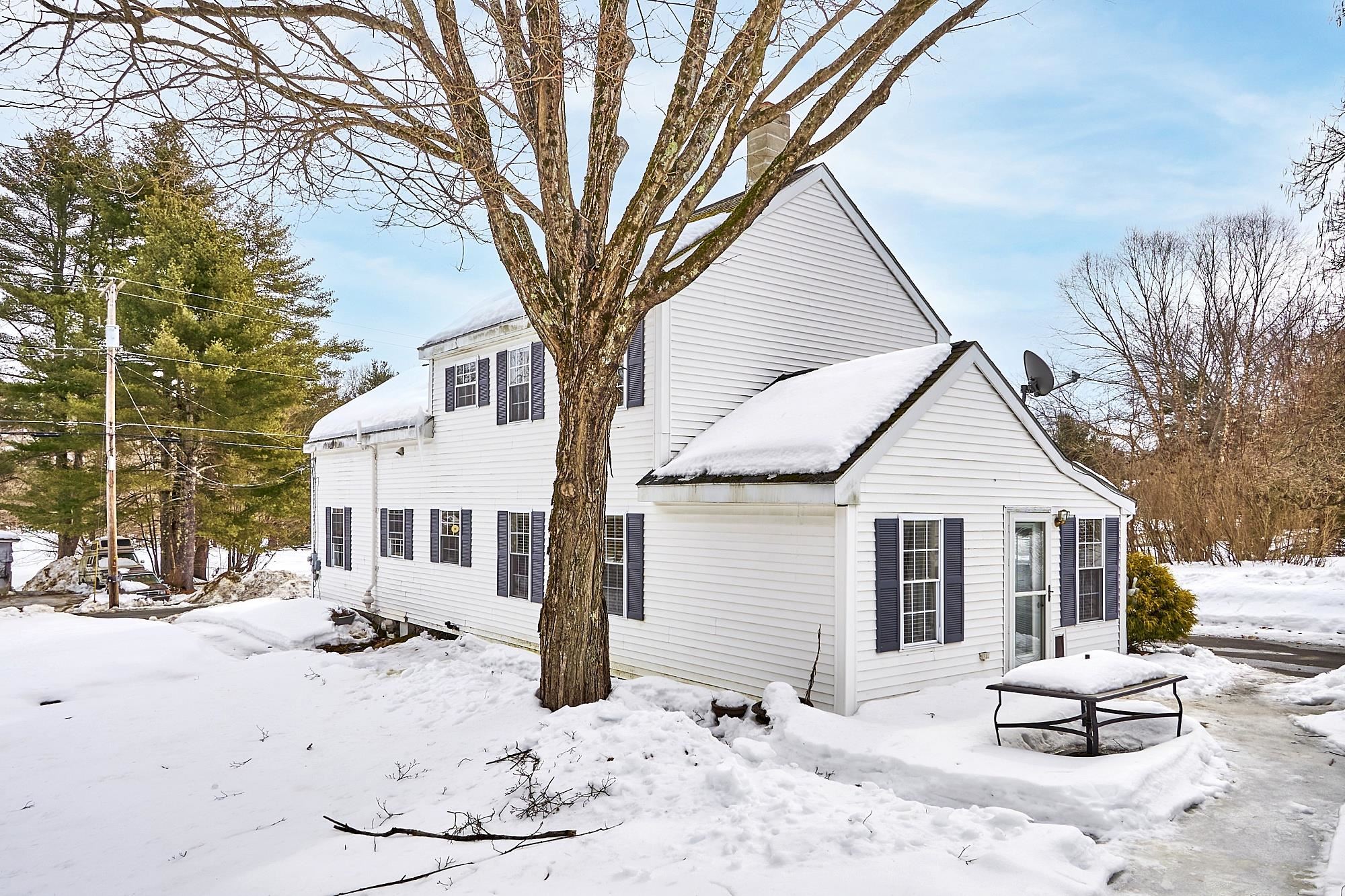 Kingston, New Hampshire 03848, United States, 3 Bedrooms Bedrooms, ,2 BathroomsBathrooms,Residential,Pending,78008