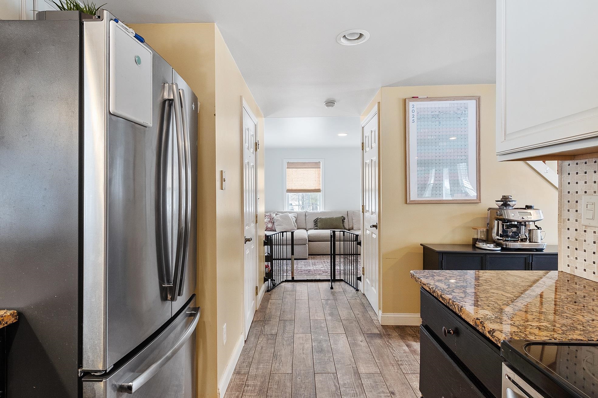 Kingston, New Hampshire 03848, United States, 3 Bedrooms Bedrooms, ,2 BathroomsBathrooms,Residential,Pending,78008