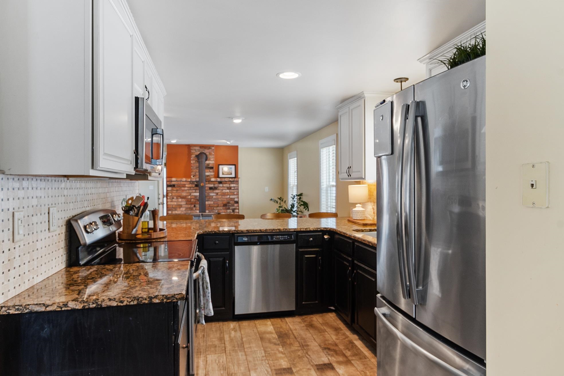 Kingston, New Hampshire 03848, United States, 3 Bedrooms Bedrooms, ,2 BathroomsBathrooms,Residential,Pending,78008