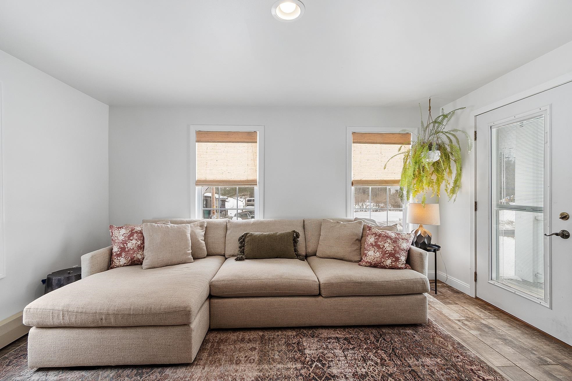 Kingston, New Hampshire 03848, United States, 3 Bedrooms Bedrooms, ,2 BathroomsBathrooms,Residential,Pending,78008