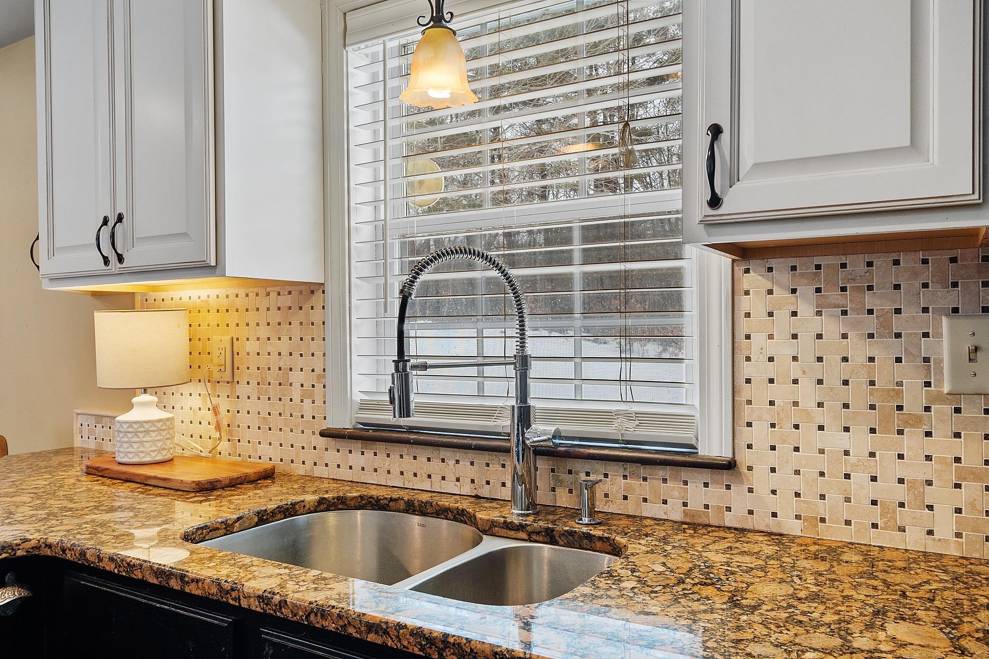 Kingston, New Hampshire 03848, United States, 3 Bedrooms Bedrooms, ,2 BathroomsBathrooms,Residential,Pending,78008