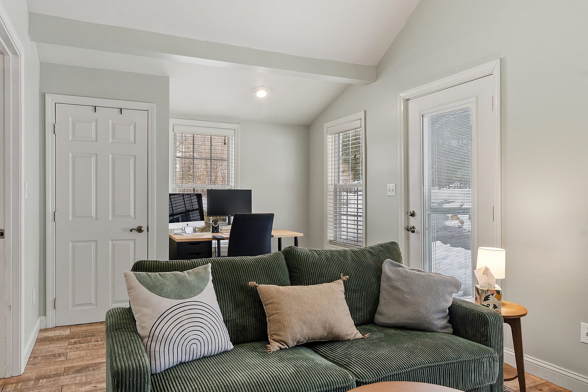 Kingston, New Hampshire 03848, United States, 3 Bedrooms Bedrooms, ,2 BathroomsBathrooms,Residential,Pending,78008