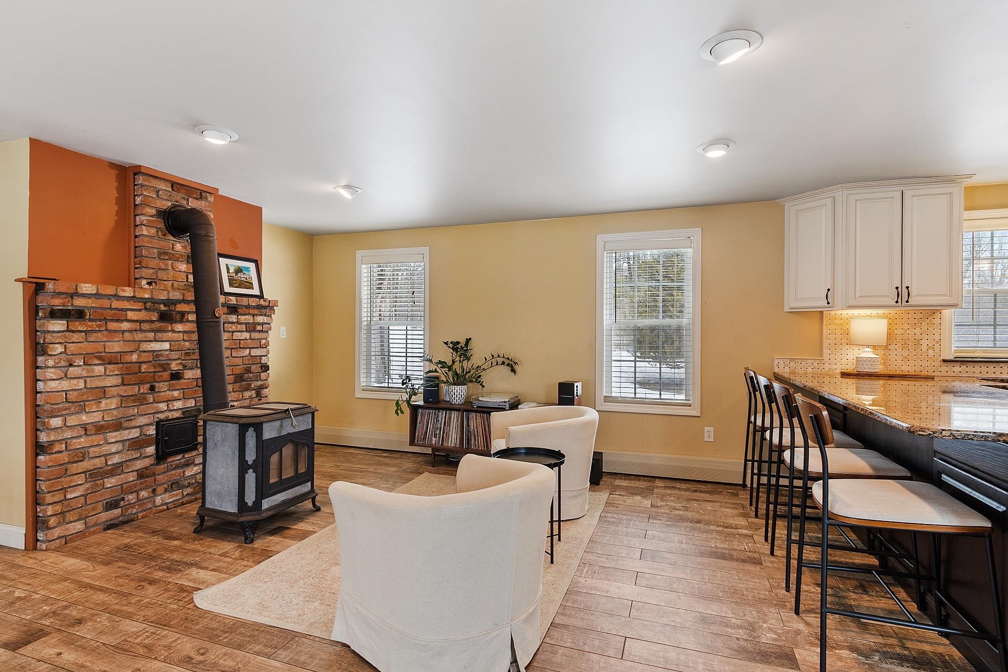 Kingston, New Hampshire 03848, United States, 3 Bedrooms Bedrooms, ,2 BathroomsBathrooms,Residential,Pending,78008