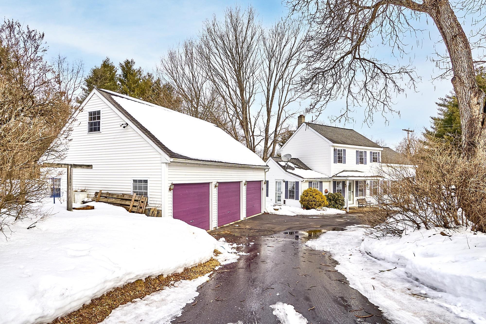 Kingston, New Hampshire 03848, United States, 3 Bedrooms Bedrooms, ,2 BathroomsBathrooms,Residential,Pending,78008