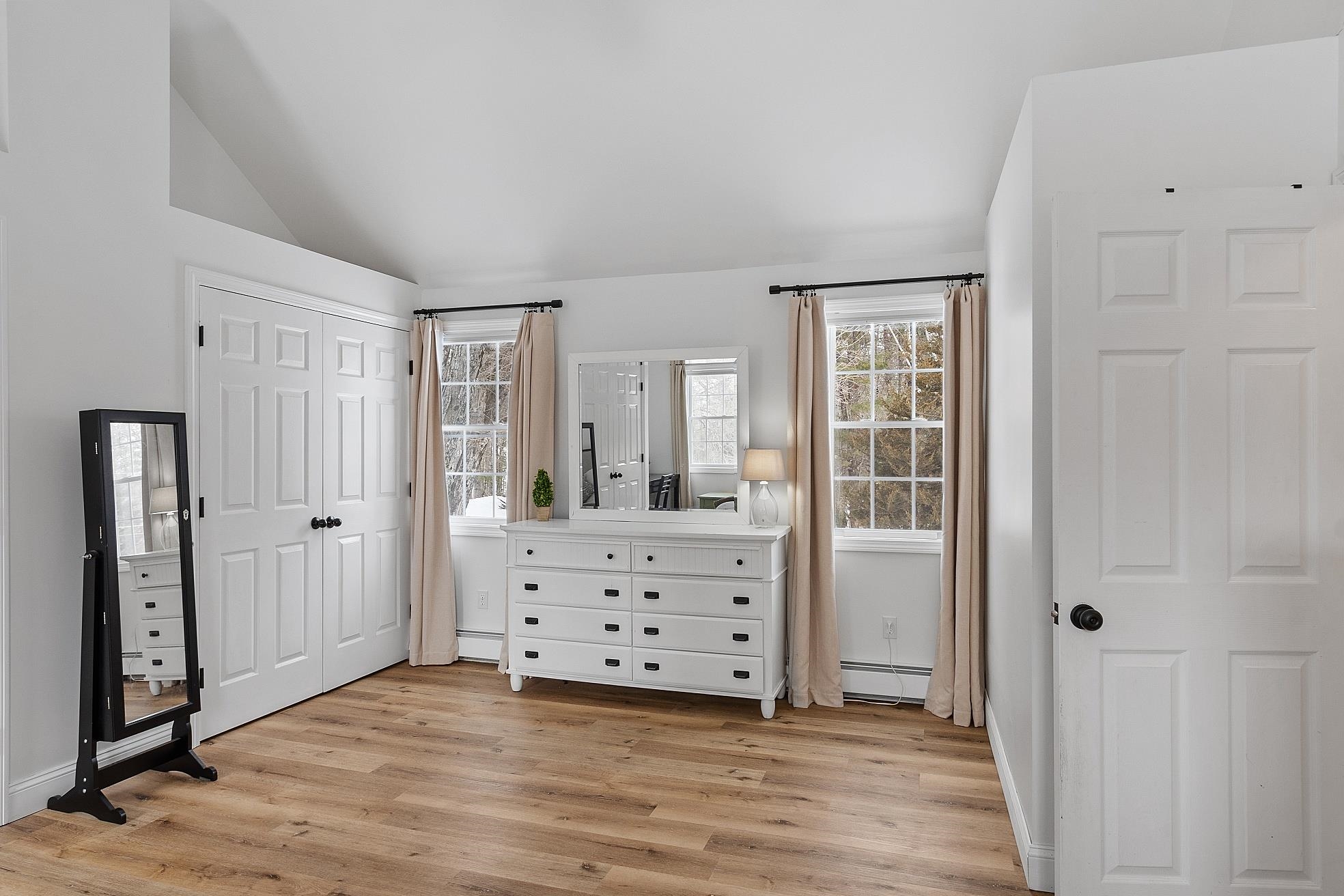 Kingston, New Hampshire 03848, United States, 3 Bedrooms Bedrooms, ,2 BathroomsBathrooms,Residential,Pending,78008