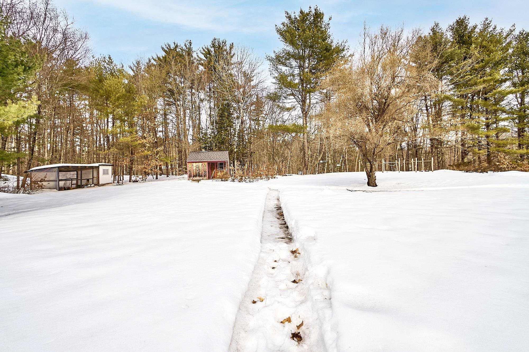 Kingston, New Hampshire 03848, United States, 3 Bedrooms Bedrooms, ,2 BathroomsBathrooms,Residential,Pending,78008
