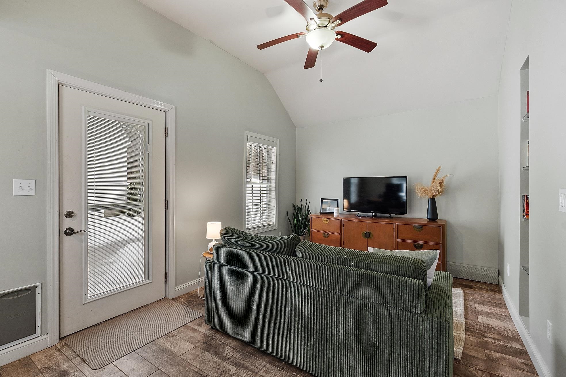 Kingston, New Hampshire 03848, United States, 3 Bedrooms Bedrooms, ,2 BathroomsBathrooms,Residential,Pending,78008