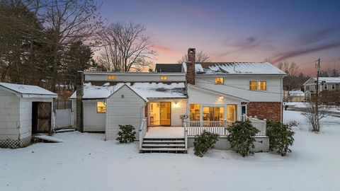 Photo of 12 Poplar Street, Manchester, NH 03104 (MLS # 5074137)