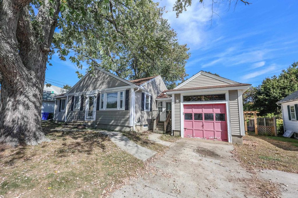 Photo of 328 S Mammoth Road, Manchester, NH 03109 (MLS # 5065229)