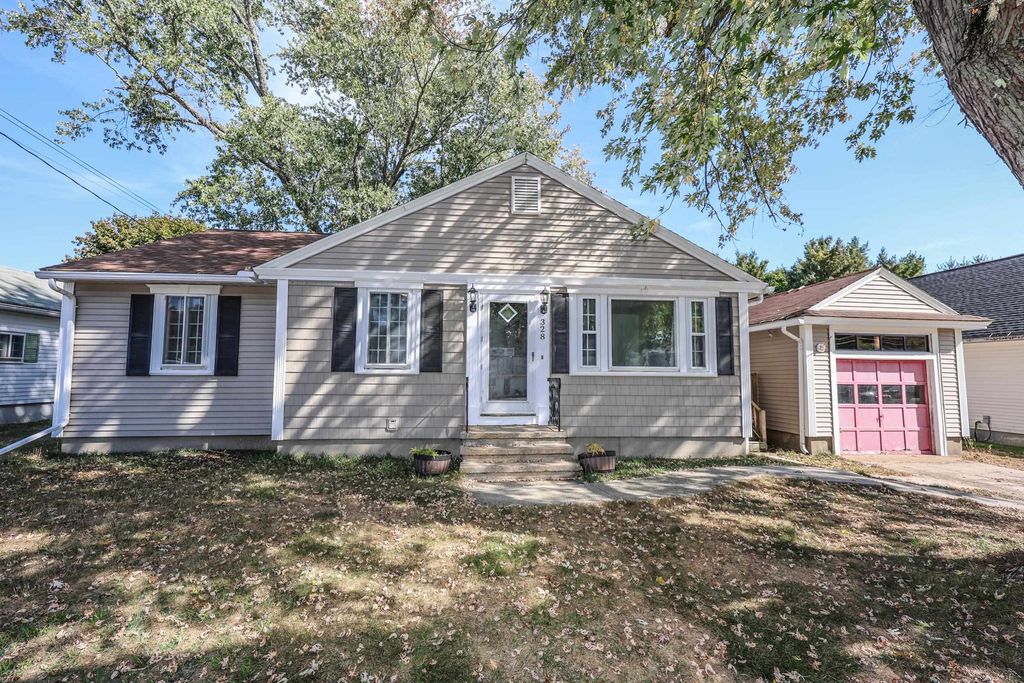 Photo of 328 S Mammoth Road, Manchester, NH 03109 (MLS # 5065229)