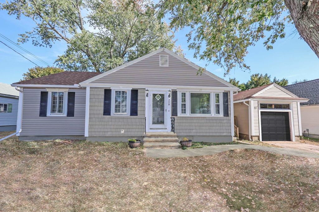 Photo of 328 S Mammoth Road, Manchester, NH 03109 (MLS # 5065229)