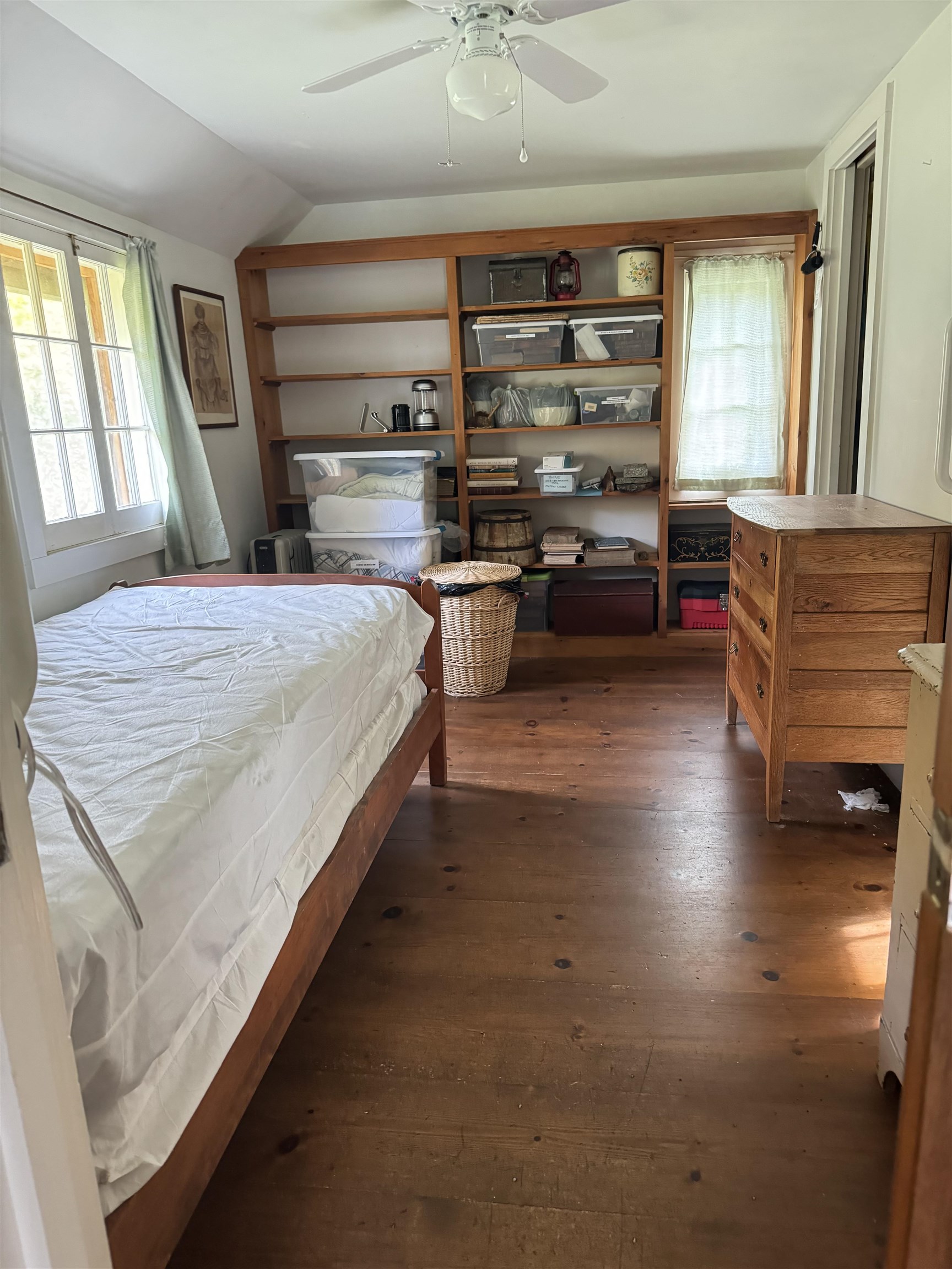 Roxbury, Vermont 05669, United States, 3 Bedrooms Bedrooms, ,2 BathroomsBathrooms,Residential,Pending,44338