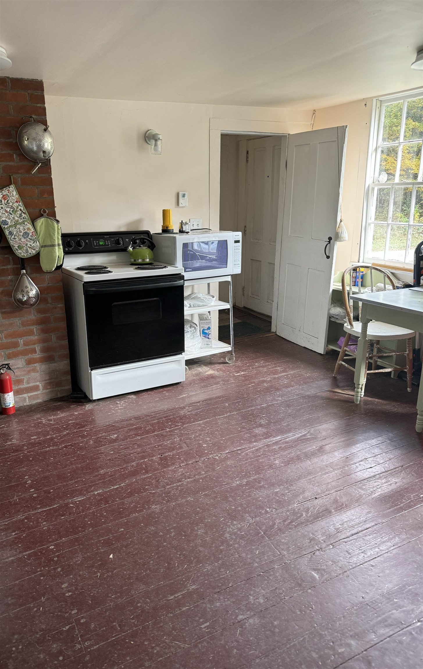 Roxbury, Vermont 05669, United States, 3 Bedrooms Bedrooms, ,2 BathroomsBathrooms,Residential,Pending,44338