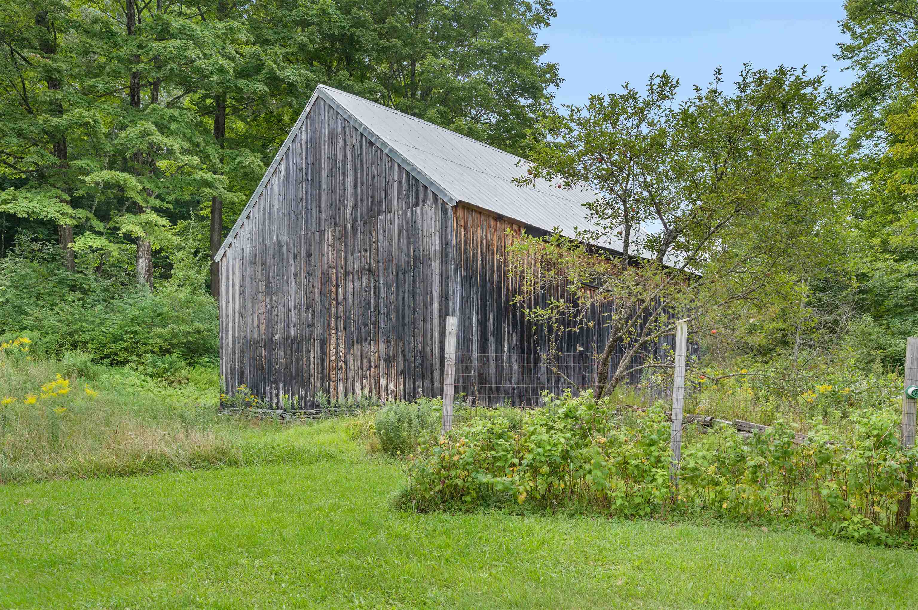 Roxbury, Vermont 05669, United States, 3 Bedrooms Bedrooms, ,2 BathroomsBathrooms,Residential,Pending,44338