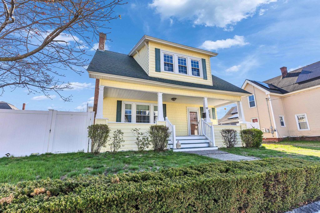 Photo of 237 Jewett Street, Manchester, NH 03103 (MLS # 5087468)