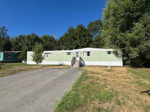 90 Colgate Road Newmarket NH 03857