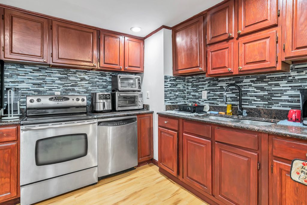 Photo of 389 Front Street, Manchester, NH 03102 (MLS # 5054860)