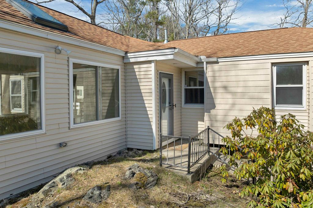 Photo of 17 Harding Road, Portsmouth, NH 03801 (MLS # 5084782)