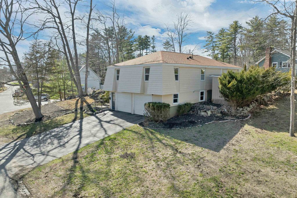 Photo of 17 Harding Road, Portsmouth, NH 03801 (MLS # 5084782)
