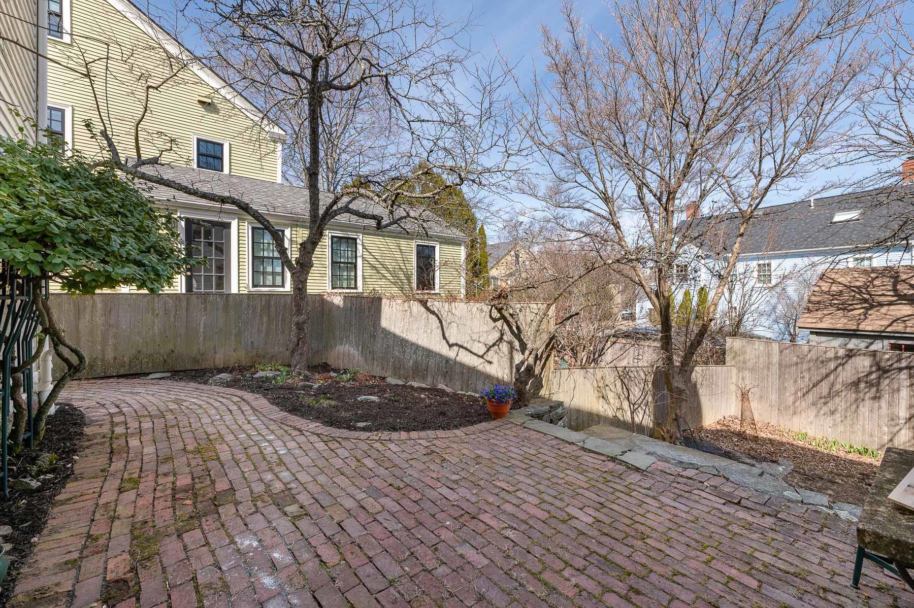 Portsmouth, New Hampshire 03801, United States, 2 Bedrooms Bedrooms, ,2 BathroomsBathrooms,Residential,Pending,103078