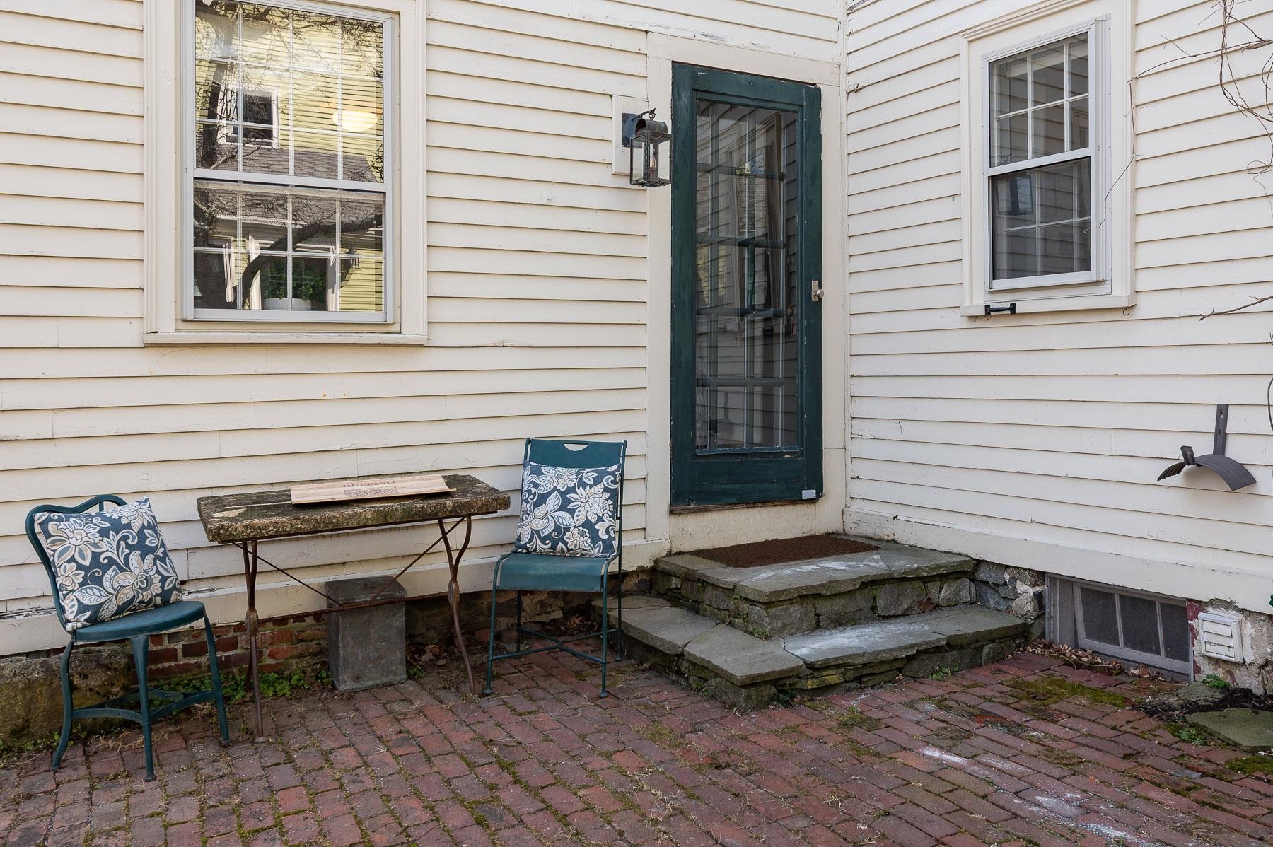 Portsmouth, New Hampshire 03801, United States, 2 Bedrooms Bedrooms, ,2 BathroomsBathrooms,Residential,Pending,103078