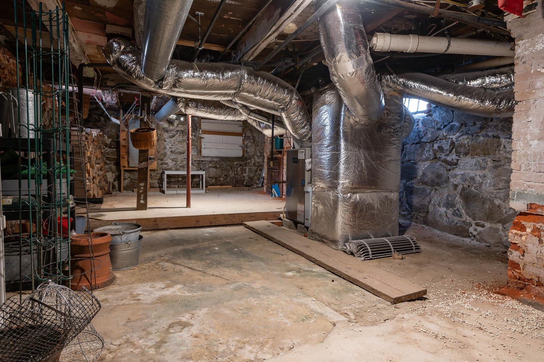 Portsmouth, New Hampshire 03801, United States, 2 Bedrooms Bedrooms, ,2 BathroomsBathrooms,Residential,Pending,103078