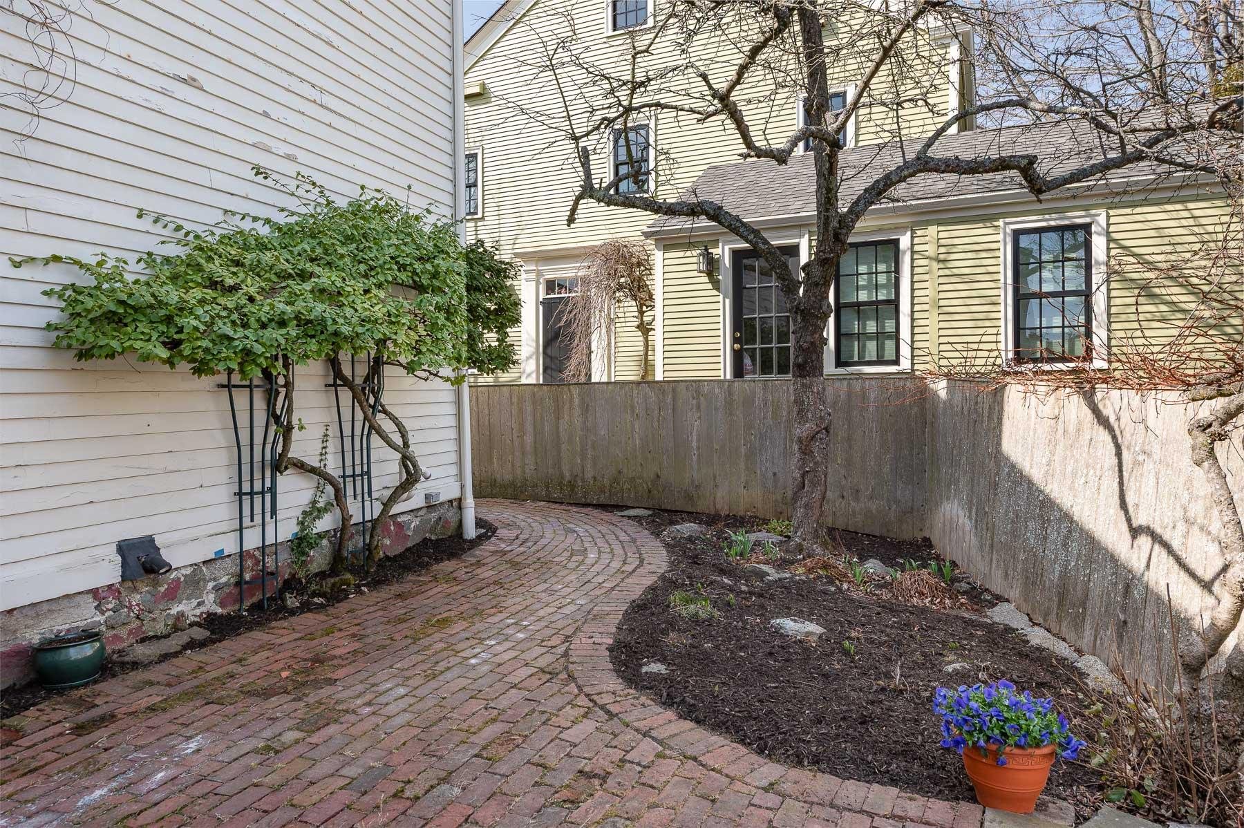 Portsmouth, New Hampshire 03801, United States, 2 Bedrooms Bedrooms, ,2 BathroomsBathrooms,Residential,Pending,103078