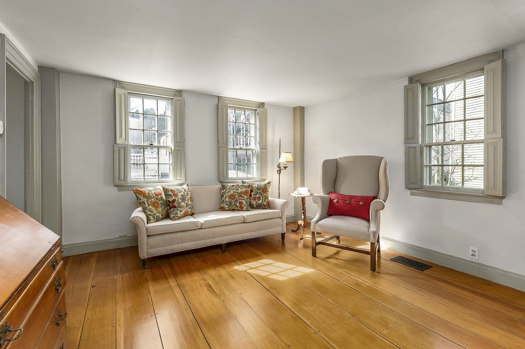 Portsmouth, New Hampshire 03801, United States, 2 Bedrooms Bedrooms, ,2 BathroomsBathrooms,Residential,Pending,103078