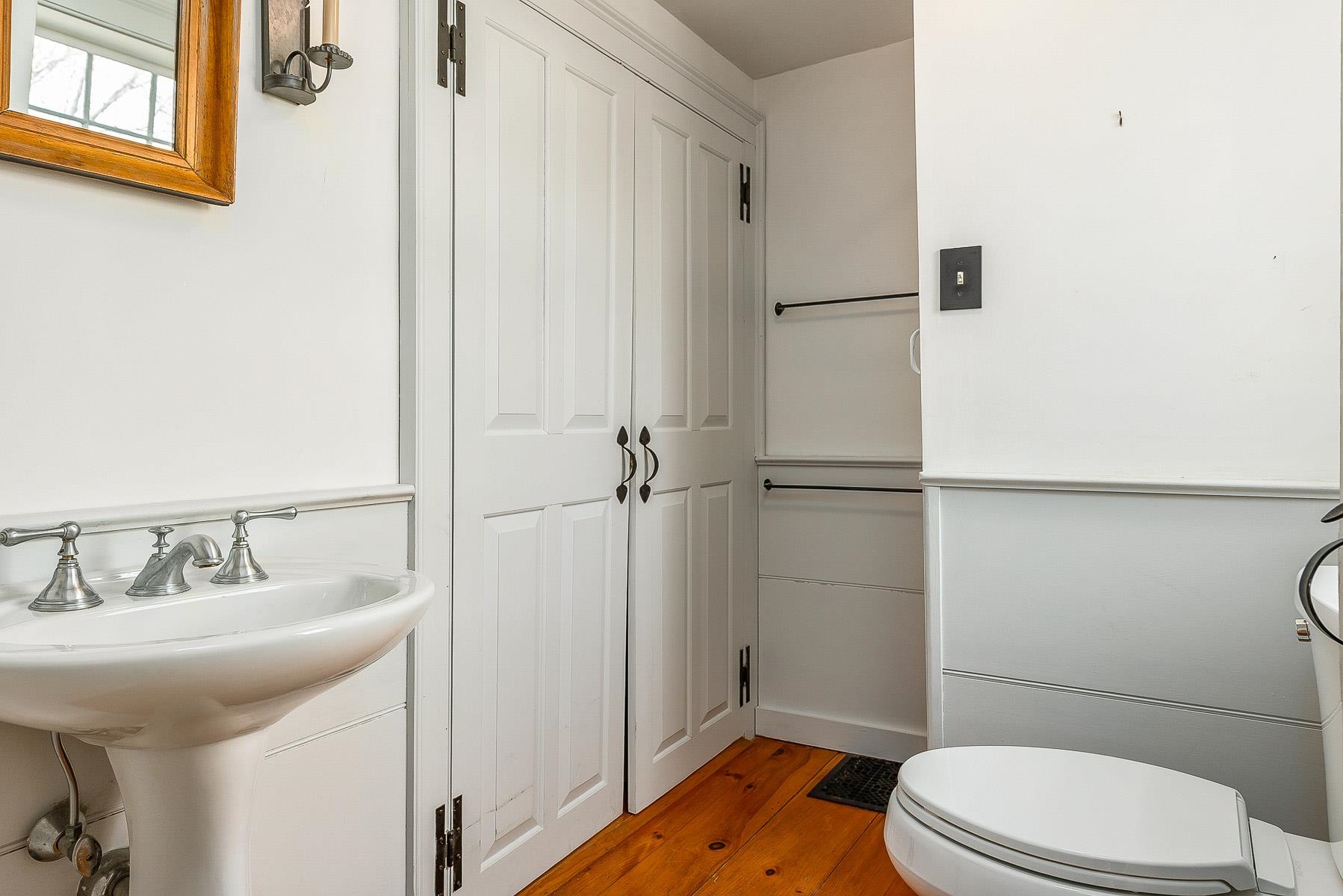 Portsmouth, New Hampshire 03801, United States, 2 Bedrooms Bedrooms, ,2 BathroomsBathrooms,Residential,Pending,103078