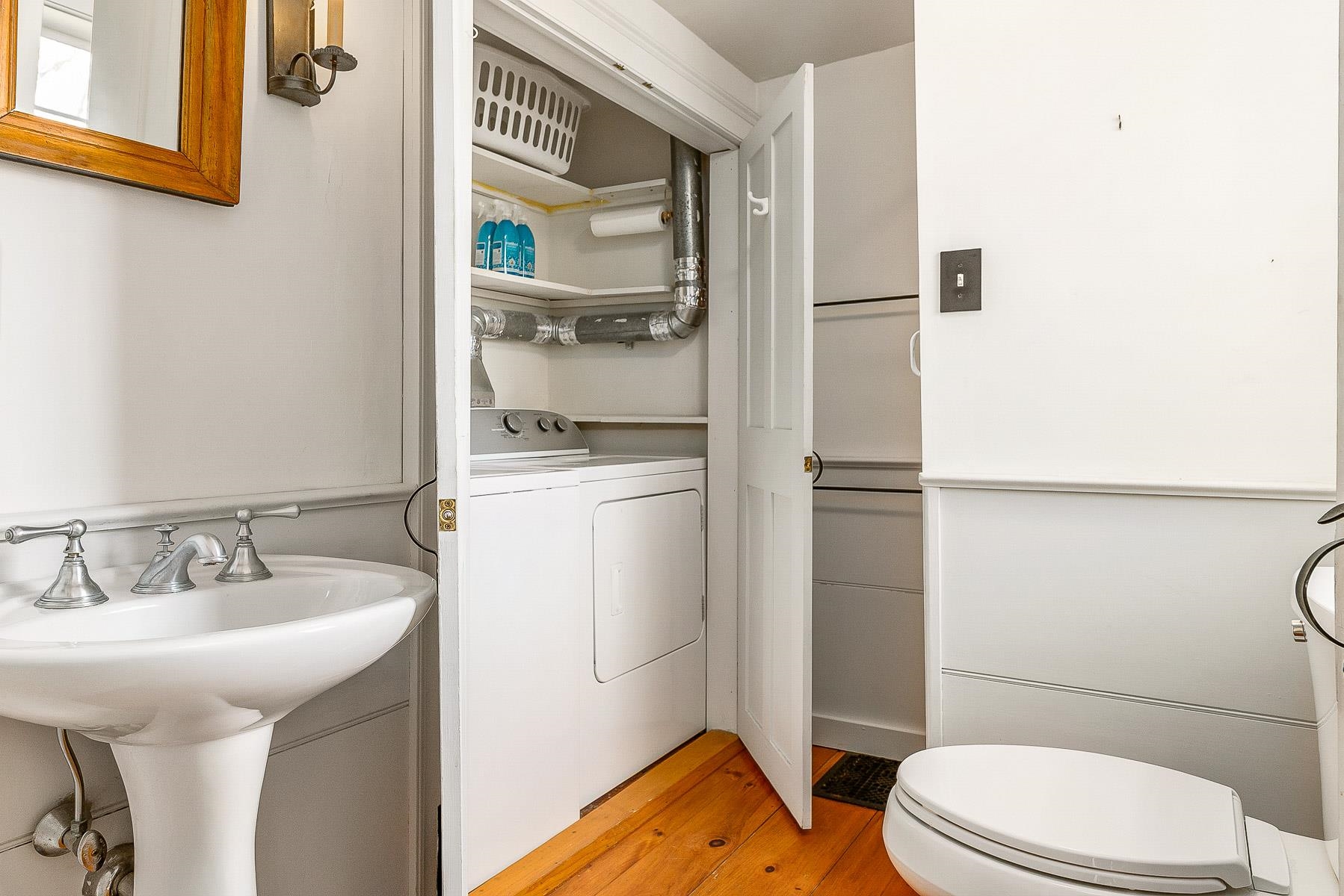 Portsmouth, New Hampshire 03801, United States, 2 Bedrooms Bedrooms, ,2 BathroomsBathrooms,Residential,Pending,103078