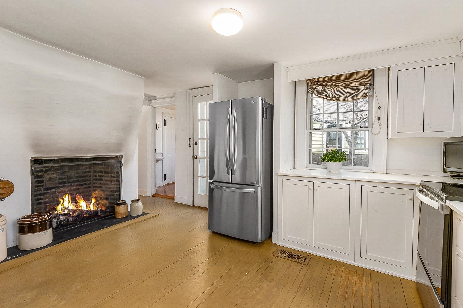 Portsmouth, New Hampshire 03801, United States, 2 Bedrooms Bedrooms, ,2 BathroomsBathrooms,Residential,Pending,103078