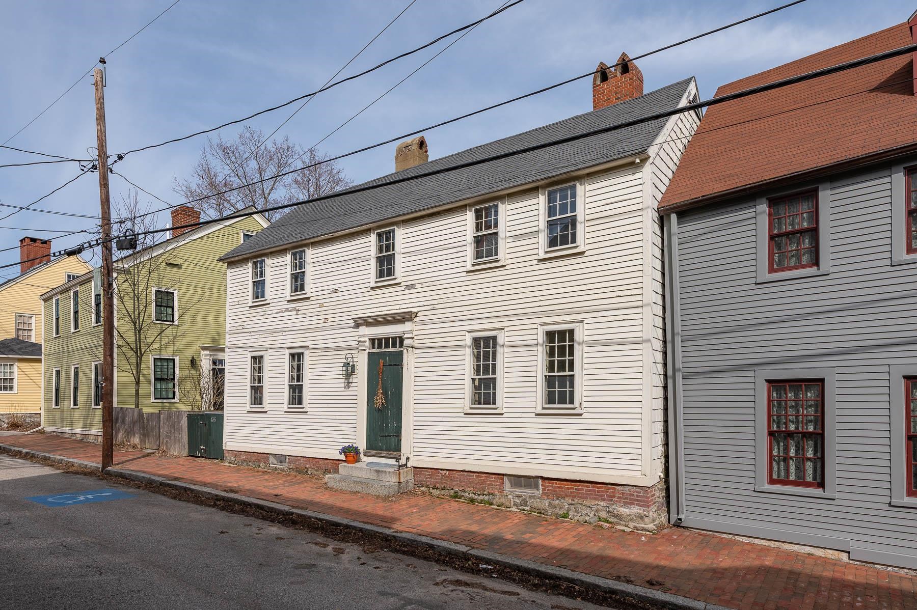 Portsmouth, New Hampshire 03801, United States, 2 Bedrooms Bedrooms, ,2 BathroomsBathrooms,Residential,Pending,103078