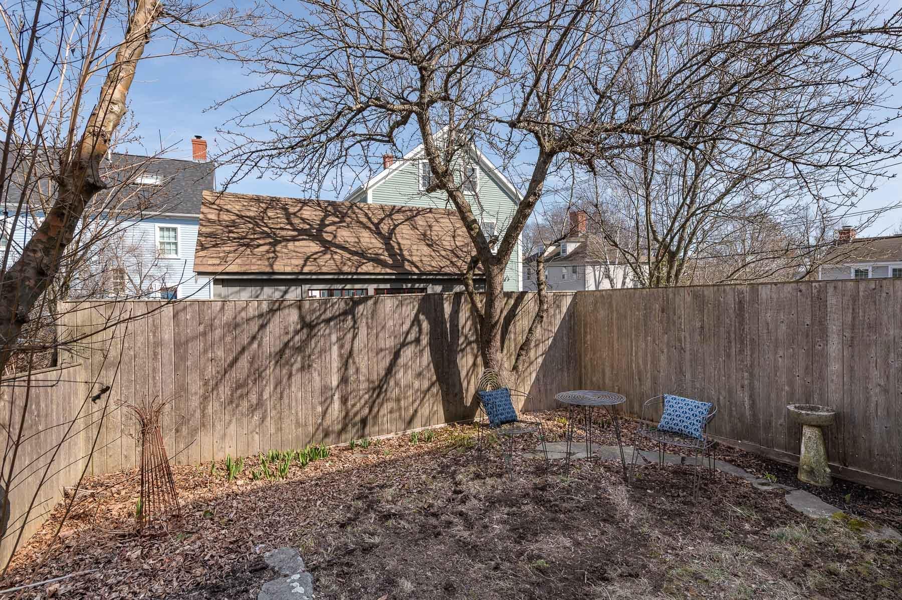 Portsmouth, New Hampshire 03801, United States, 2 Bedrooms Bedrooms, ,2 BathroomsBathrooms,Residential,Pending,103078