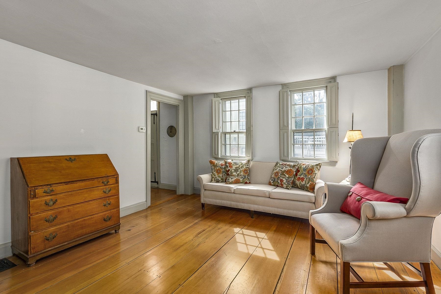 Portsmouth, New Hampshire 03801, United States, 2 Bedrooms Bedrooms, ,2 BathroomsBathrooms,Residential,Pending,103078