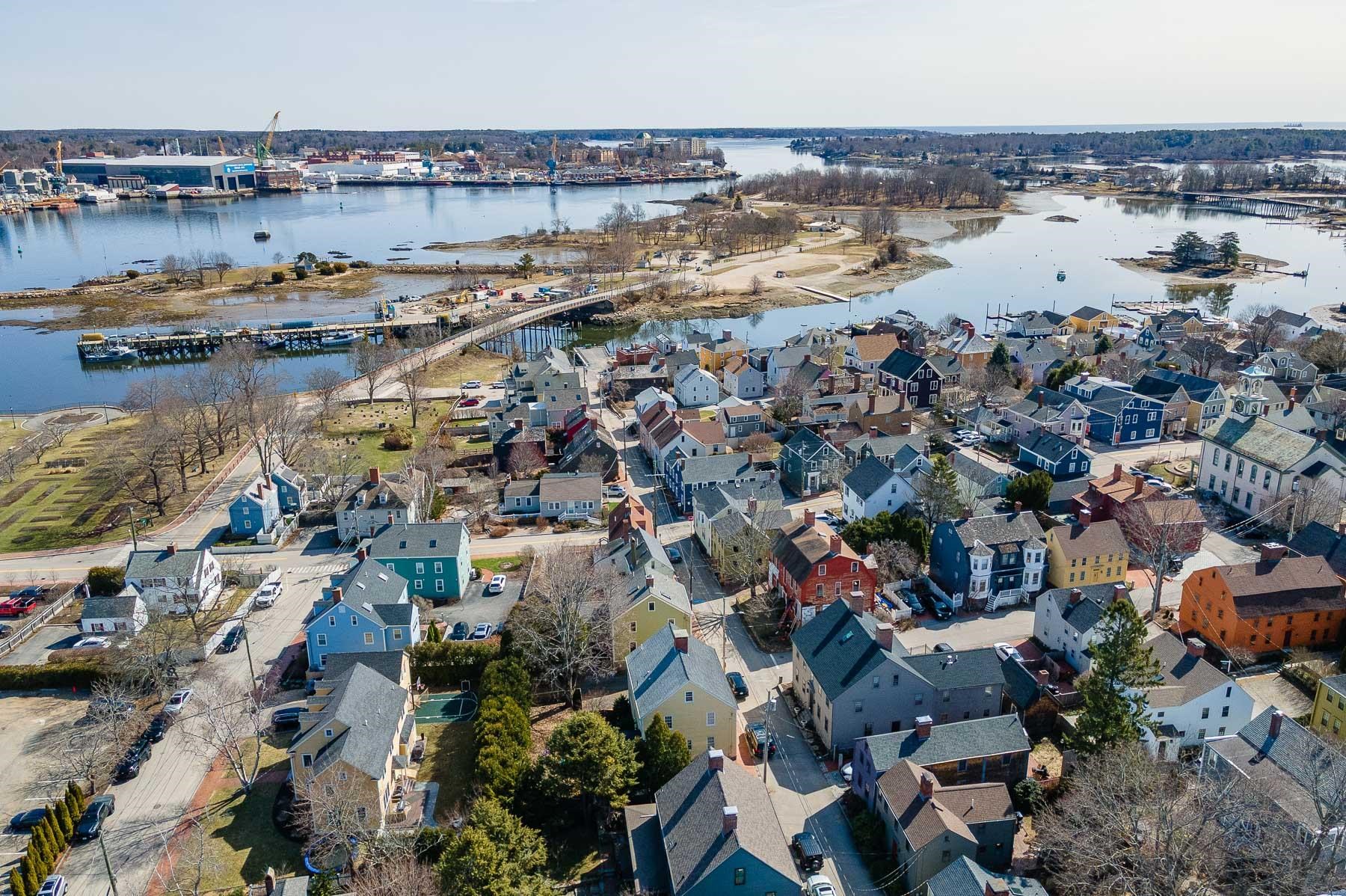 Portsmouth, New Hampshire 03801, United States, 2 Bedrooms Bedrooms, ,2 BathroomsBathrooms,Residential,Pending,103078