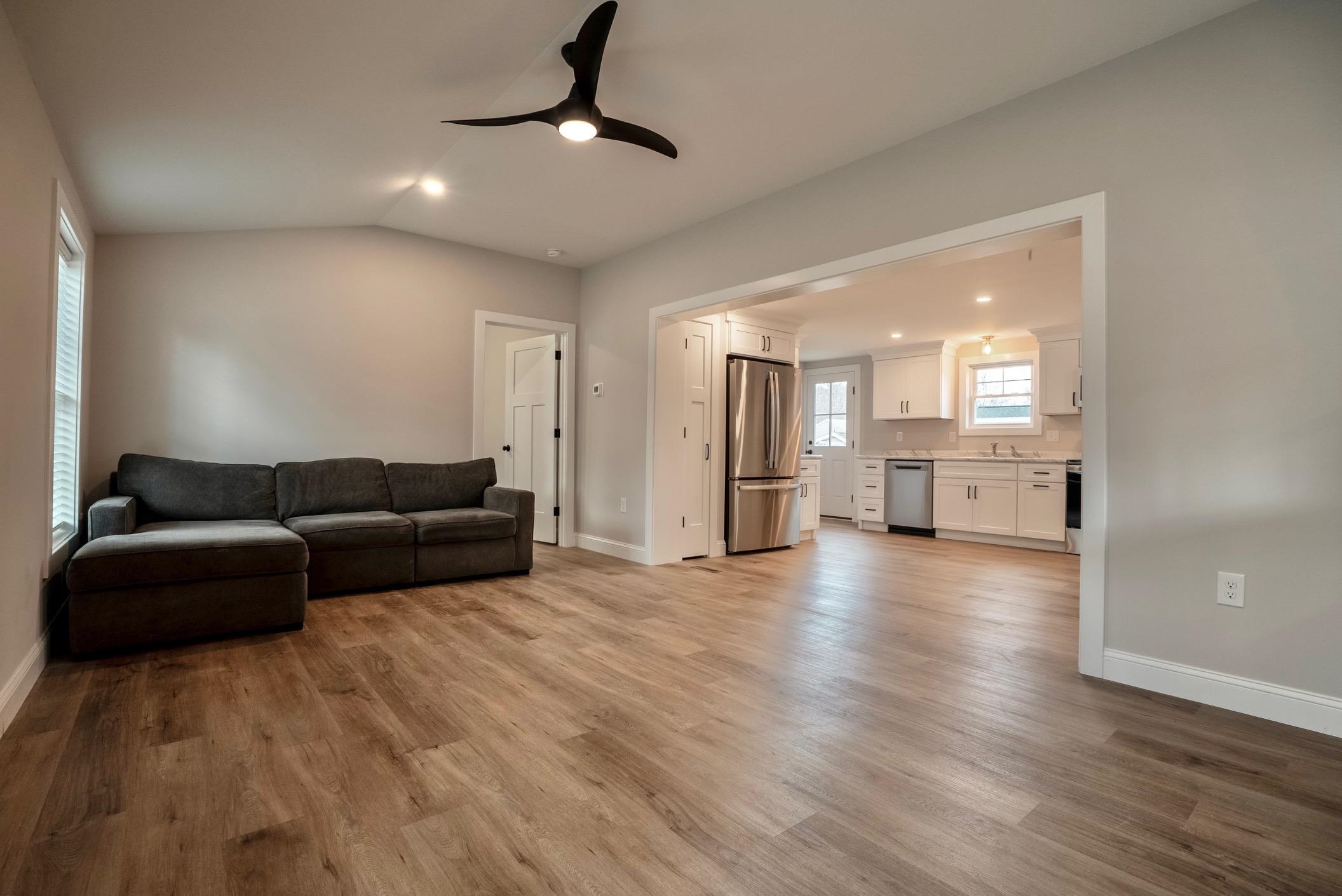 14 South Emperor Drive