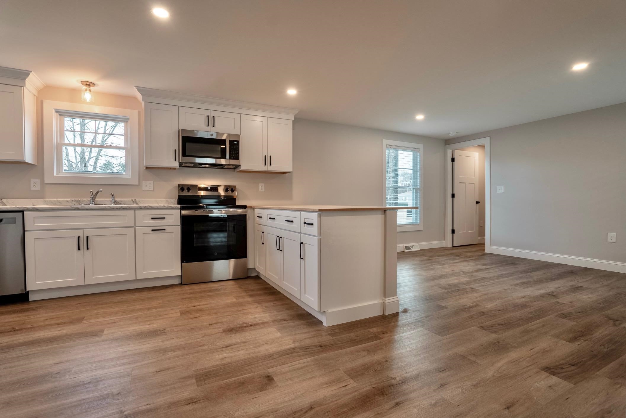 14 South Emperor Drive