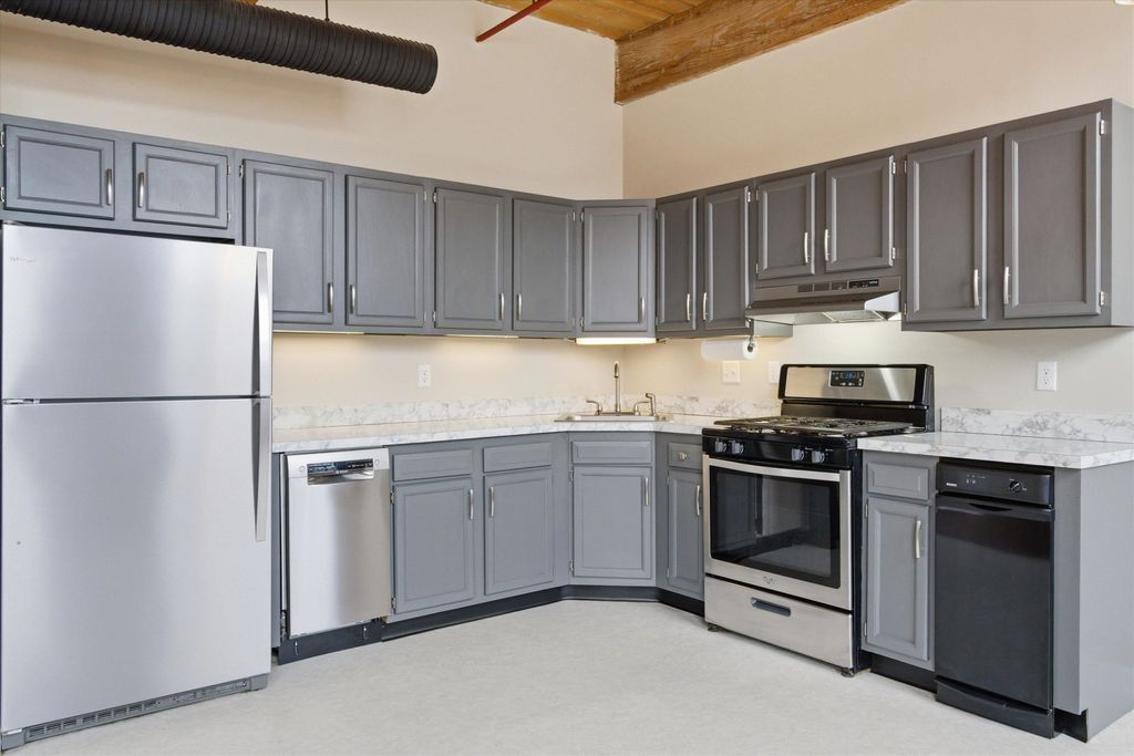 Photo of 470 Silver Street #222, Manchester, NH 03103 (MLS # 5083520)