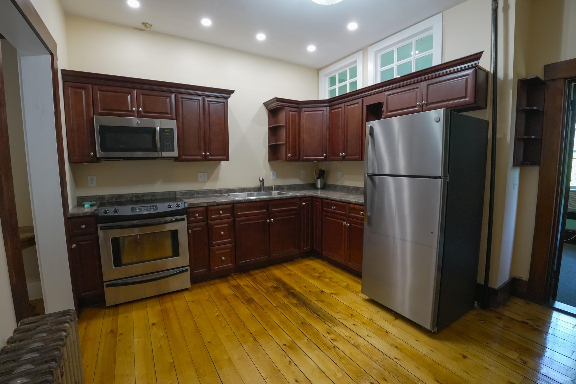 Laconia, New Hampshire 03246, United States, 4 Bedrooms Bedrooms, ,4 BathroomsBathrooms,Residential,Pending,45215