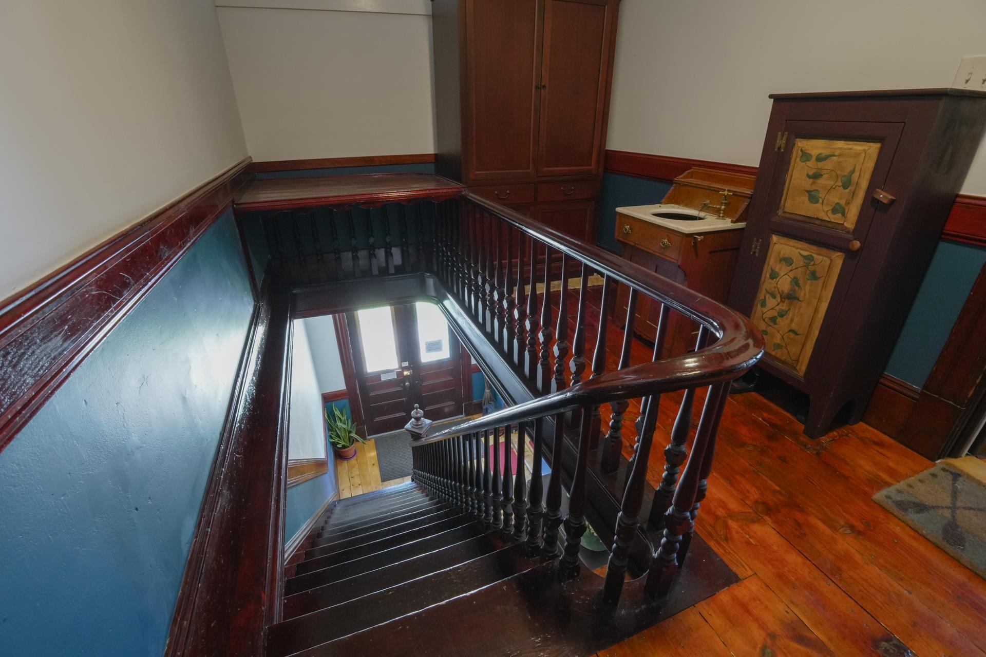 Laconia, New Hampshire 03246, United States, 4 Bedrooms Bedrooms, ,4 BathroomsBathrooms,Residential,Pending,45215