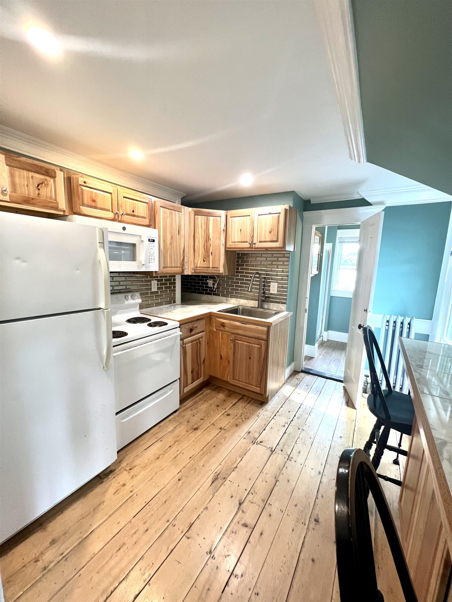 Laconia, New Hampshire 03246, United States, 4 Bedrooms Bedrooms, ,4 BathroomsBathrooms,Residential,Pending,45215