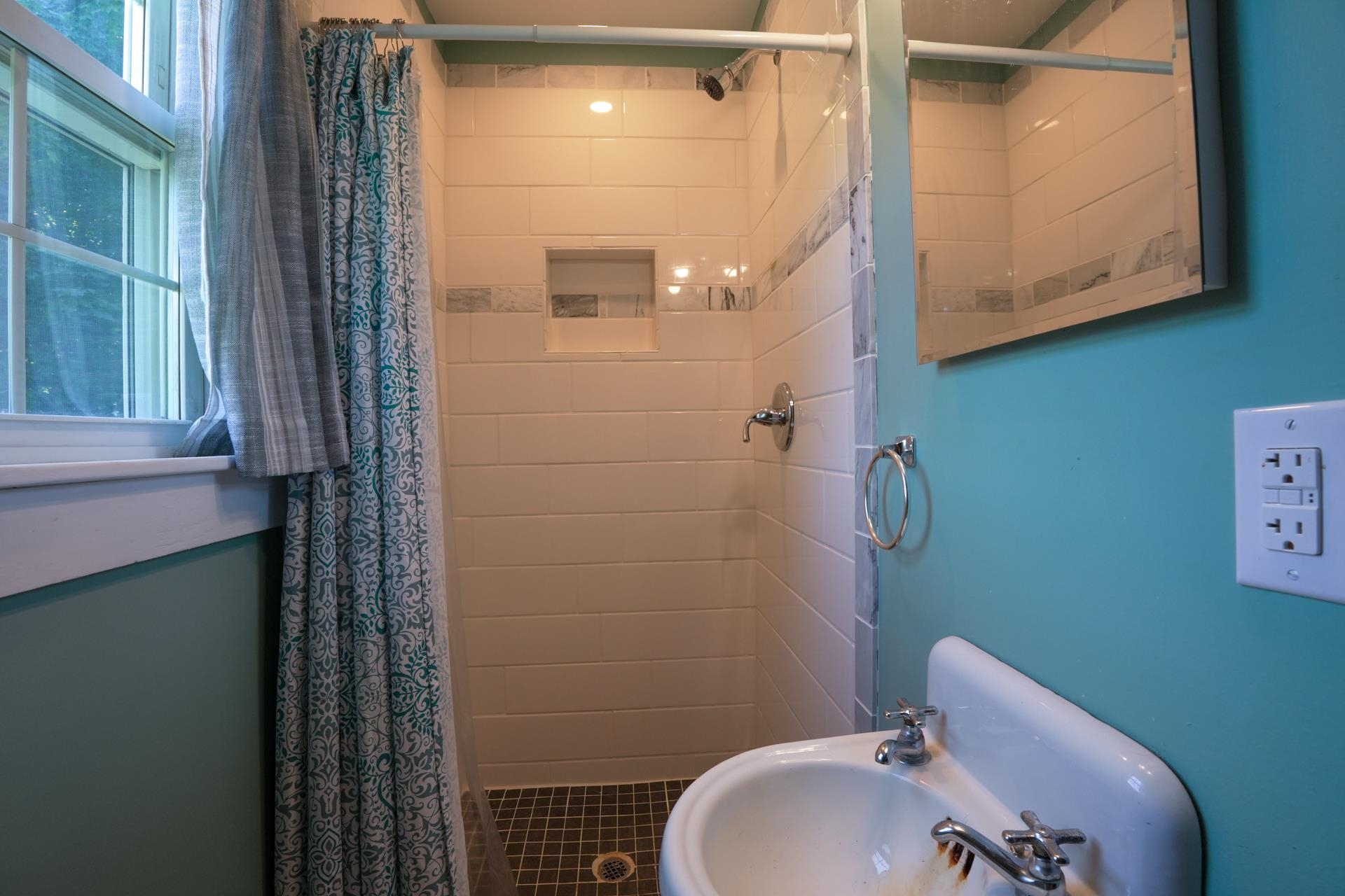 Laconia, New Hampshire 03246, United States, 4 Bedrooms Bedrooms, ,4 BathroomsBathrooms,Residential,Pending,45215