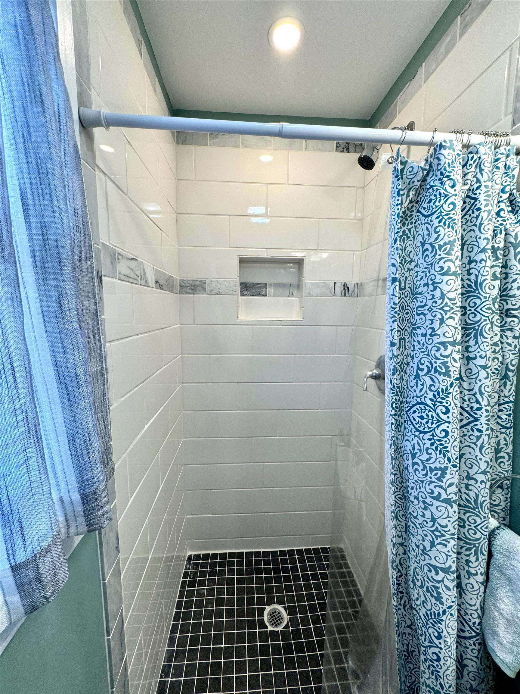 Laconia, New Hampshire 03246, United States, 4 Bedrooms Bedrooms, ,4 BathroomsBathrooms,Residential,Pending,45215