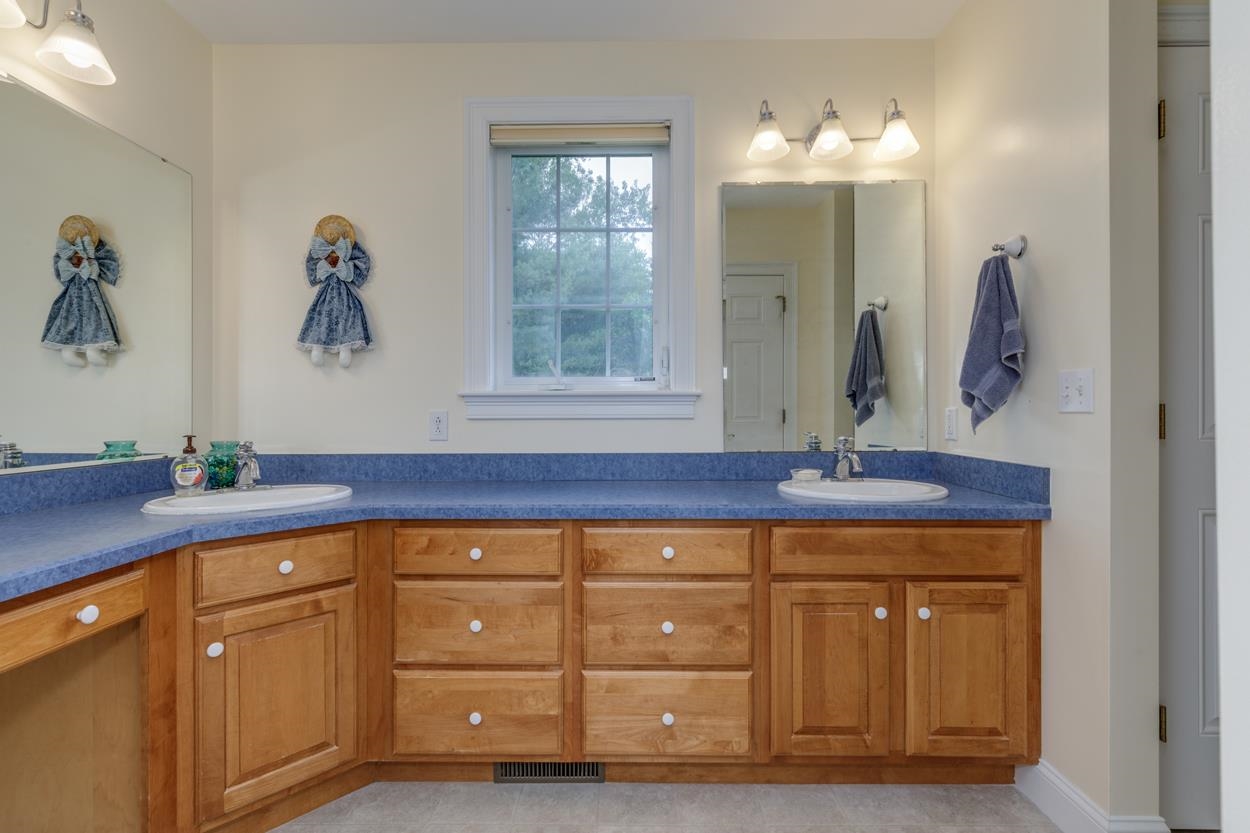 Concord, New Hampshire 03301, United States, 3 Bedrooms Bedrooms, ,2 BathroomsBathrooms,Residential,Pending,152962