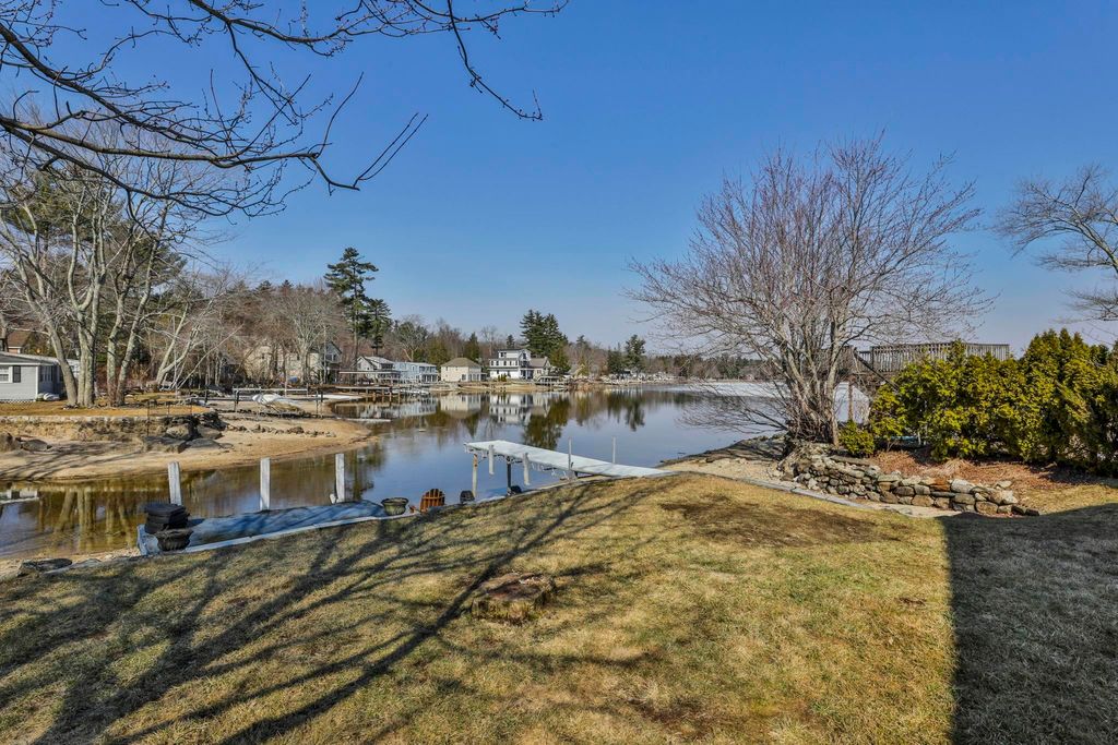 Photo of 105 Conleys Grove Road, Derry, NH 03038 (MLS # 5080560)