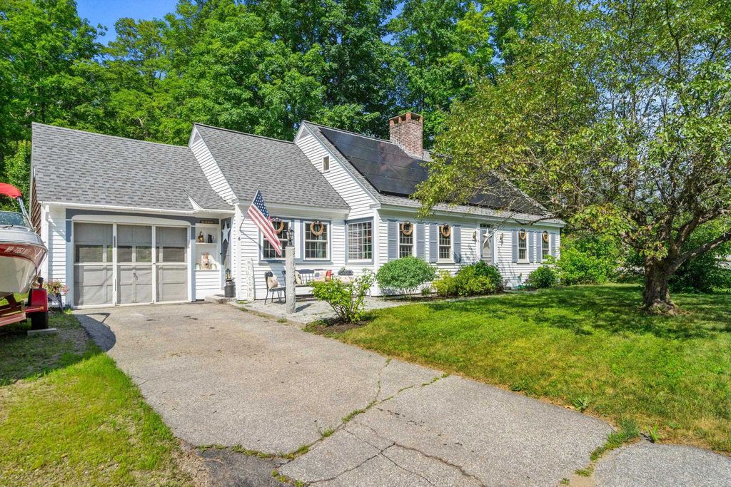 Photo of 6 The Oaks, Henniker, NH 03242 (MLS # 5052114)